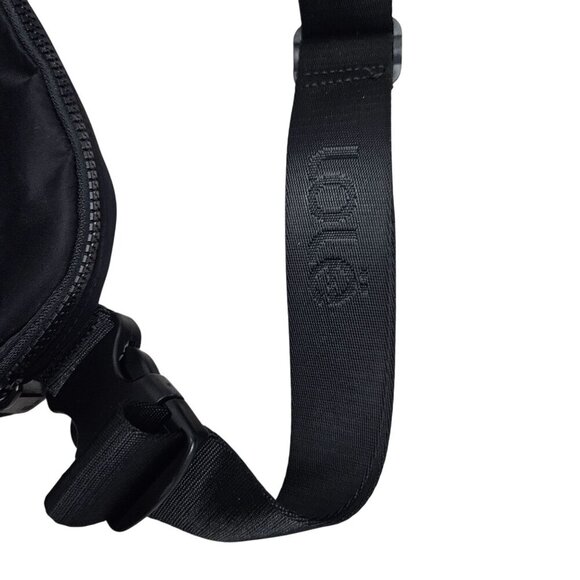 Lole Black Belt Bag With Adjustable Strap Mesh Interior Pockets Basic Minimalist - Picture 4 of 8